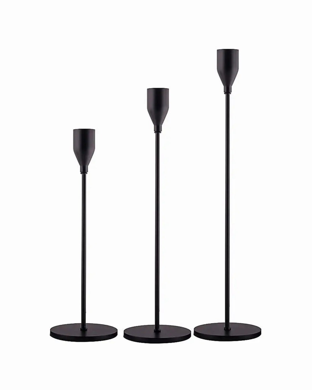 Produktbild: tre mattsvarta ljusstakar – höjder 23, 28 och 33 cm med 8 cm bas