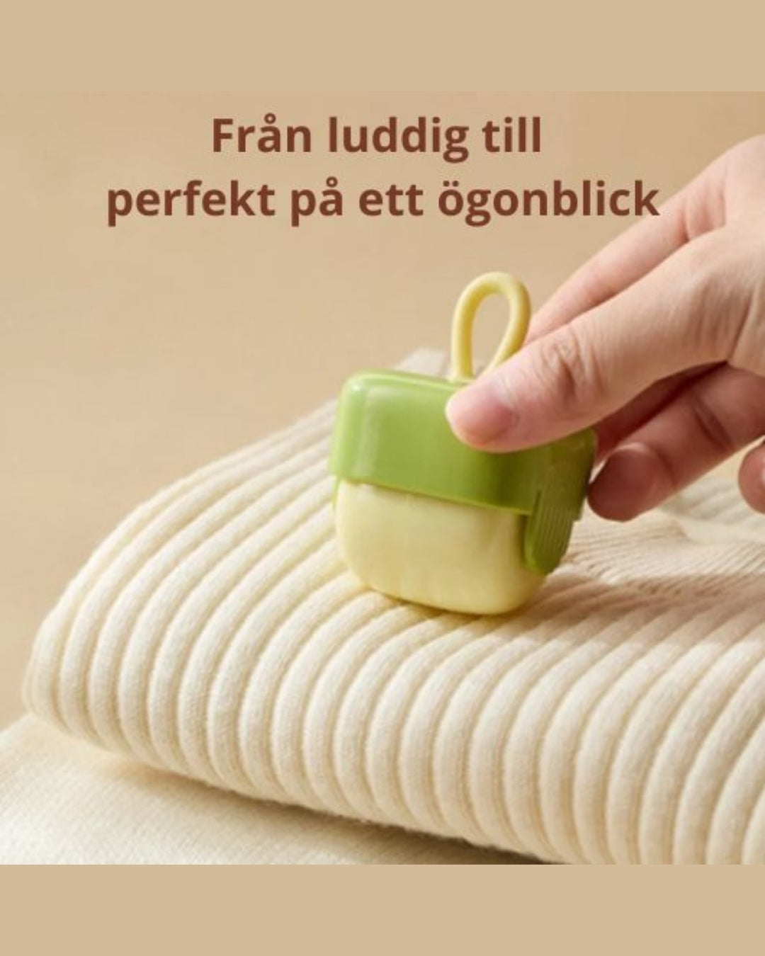 Hand som tar bort noppor på stickad tröja med den lilla återanvändbara noppborttagaren.
